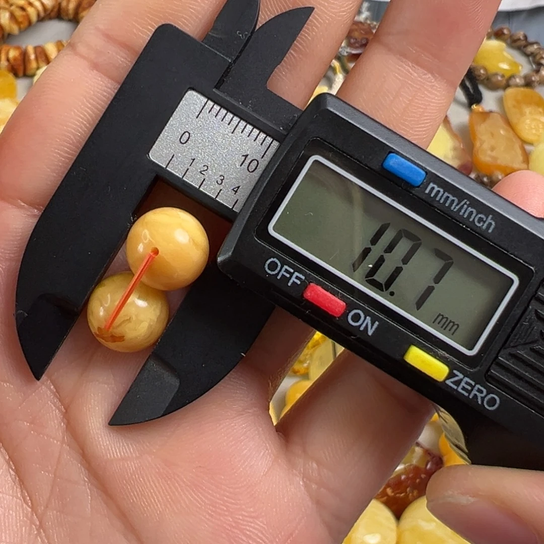 蜜蜡未镶嵌裸石微瑕