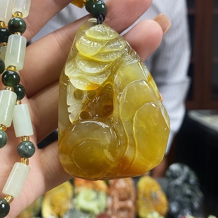 蛇纹石玉未镶嵌颈饰