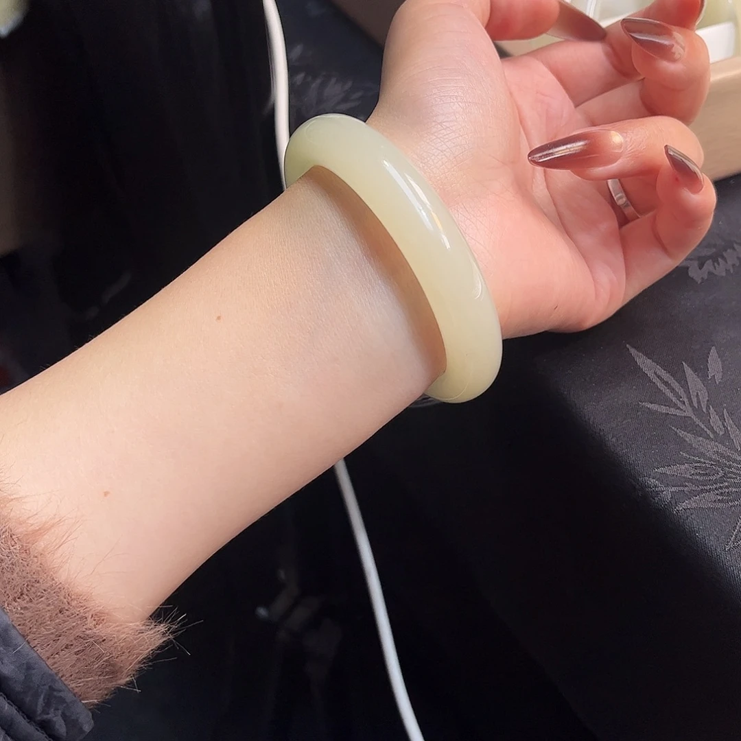 和田玉未镶嵌手镯浅晴