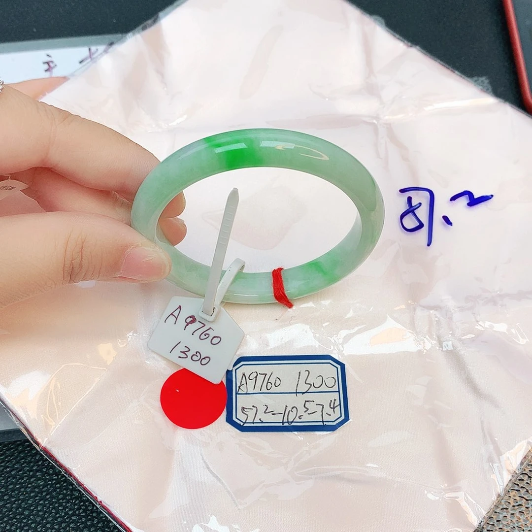 翡翠手镯未镶嵌缅甸翡翠