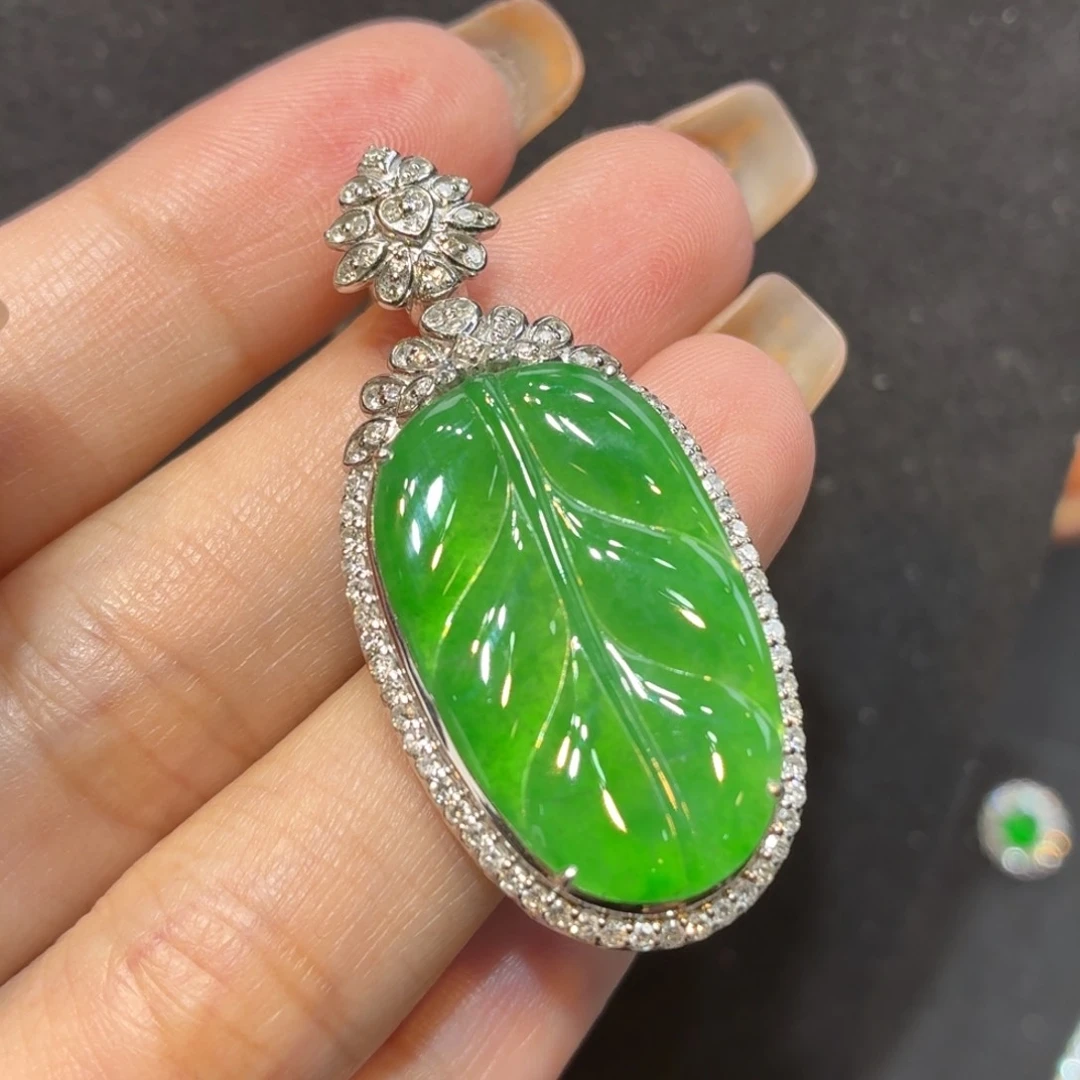 翡翠18K金镶嵌颈饰天然缅甸翡翠