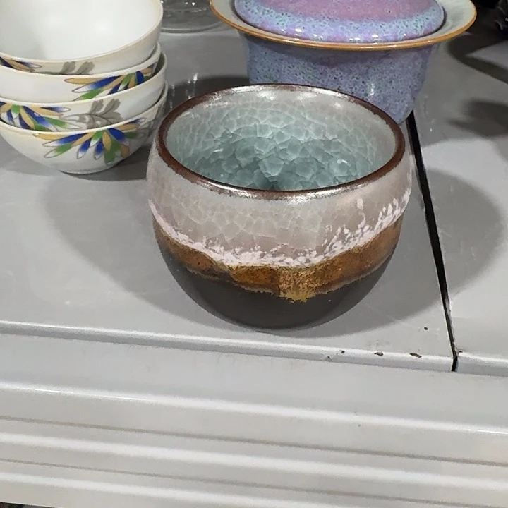 主人杯一个，瓷。。主人