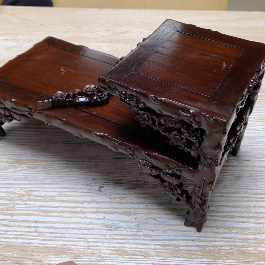 瓷片A***哥密密麻麻地排列着一个大