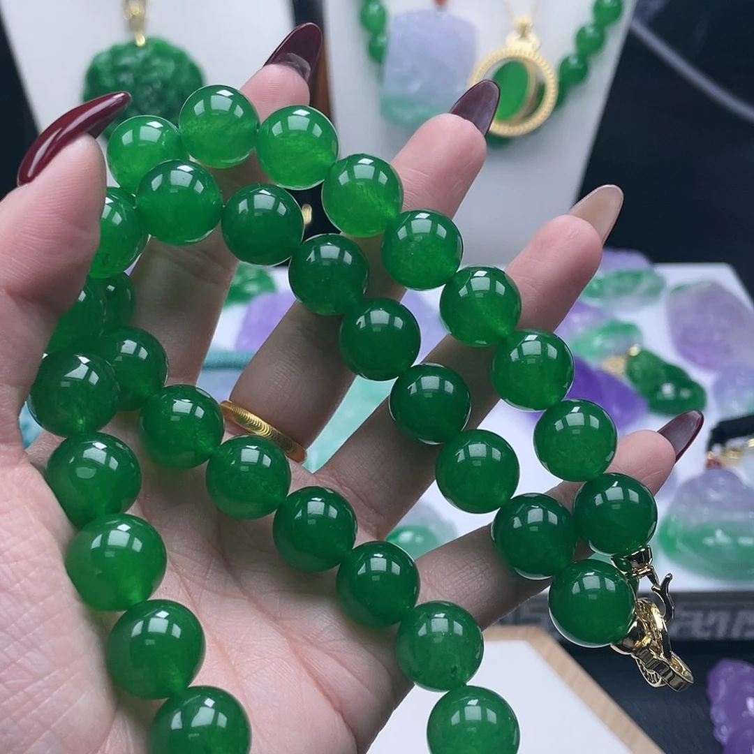 翡翠吊坠(赠链)未镶嵌