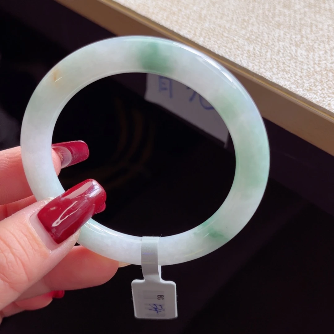 翡翠手镯未镶嵌手镯