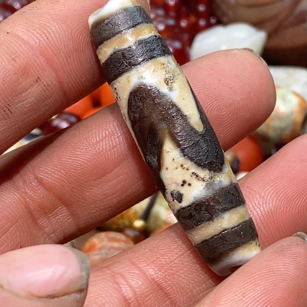 DIY琉璃珠子的颜色是蓝色的还是