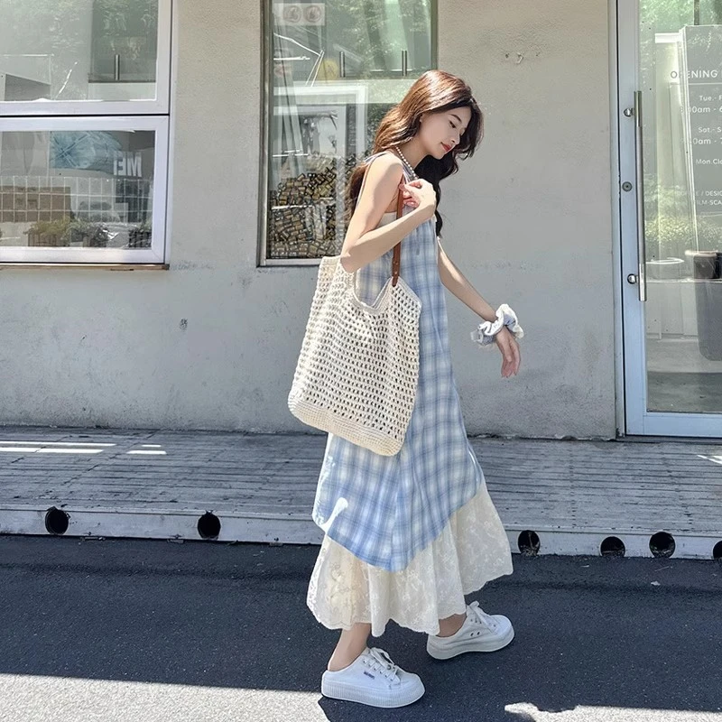 少女蓝色格纹吊带裙连衣裙新款夏季假两件拼接蕾丝设计长裙