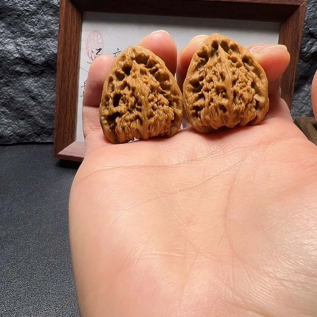 V***5吊坠猴头核桃南将石文玩核桃