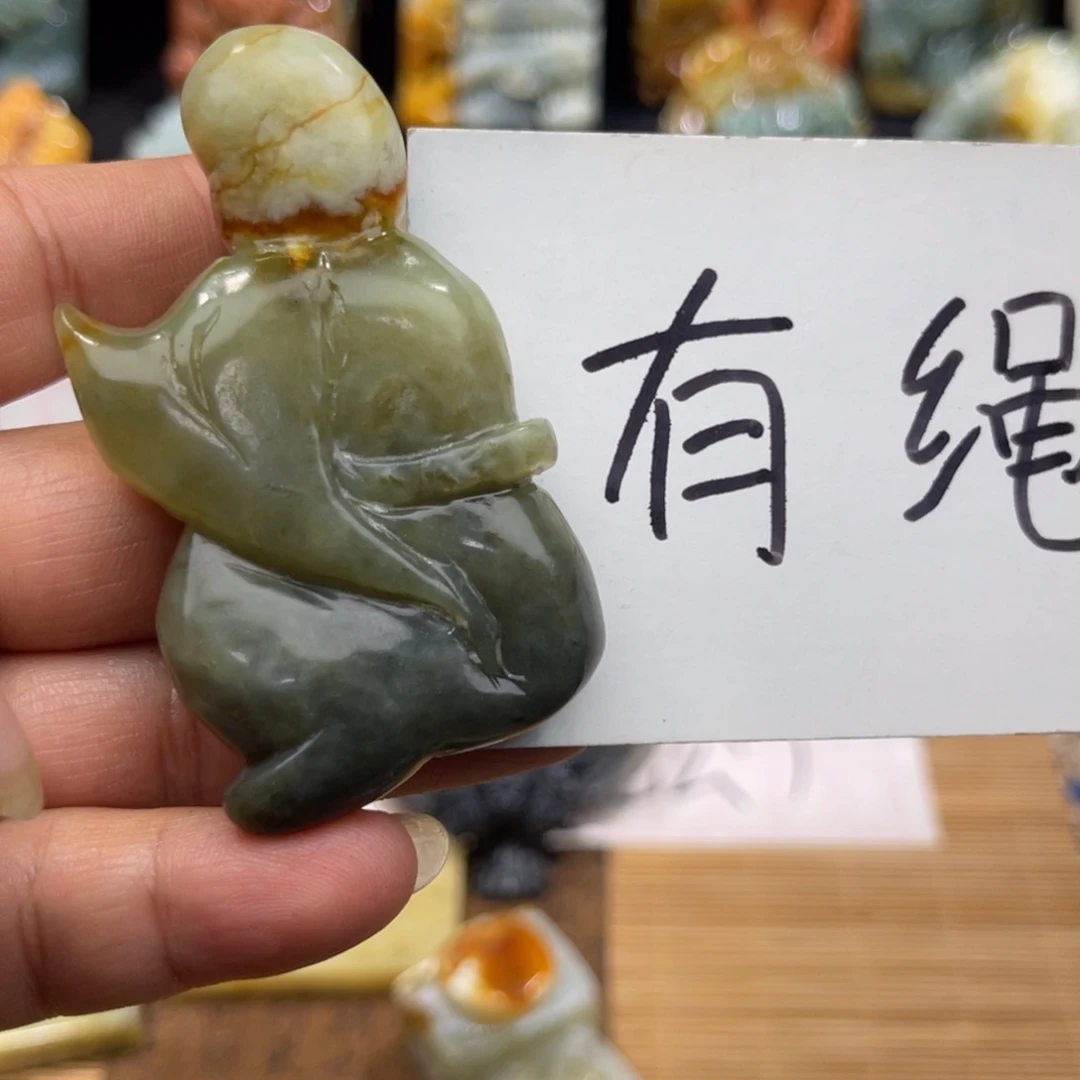 蛇纹石玉未镶嵌颈饰