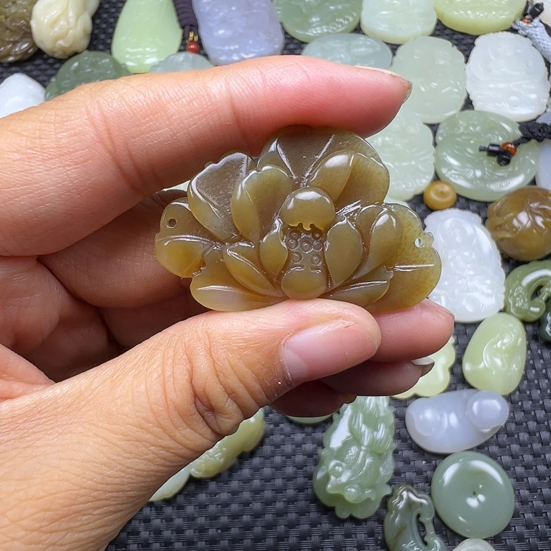 和田玉未镶嵌吊坠(赠链)卡43