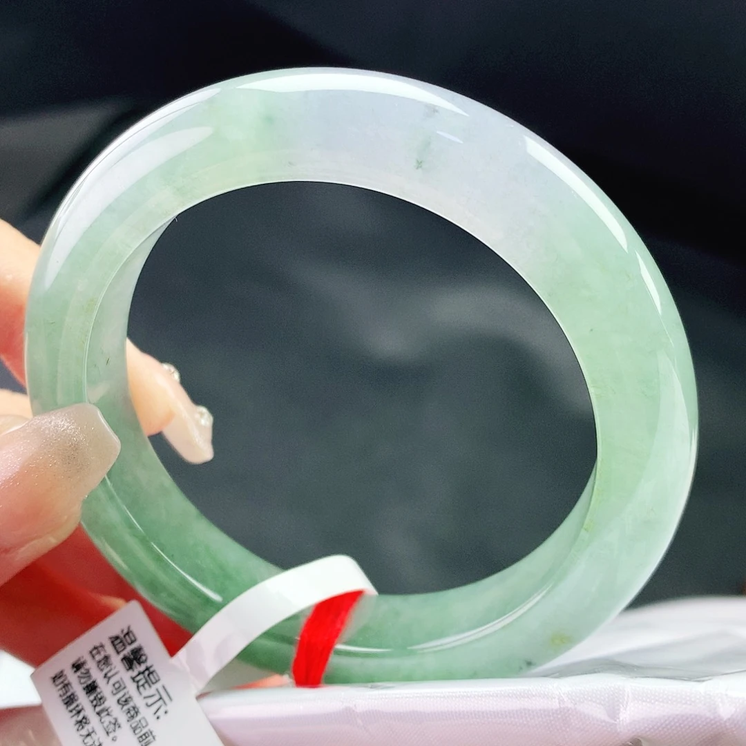 翡翠手镯未镶嵌54圈