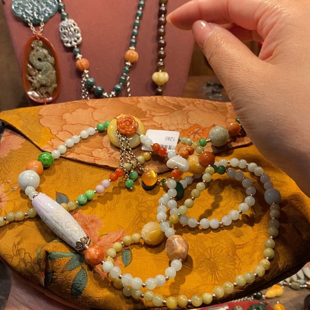 翡翠吊坠(赠链)未镶嵌