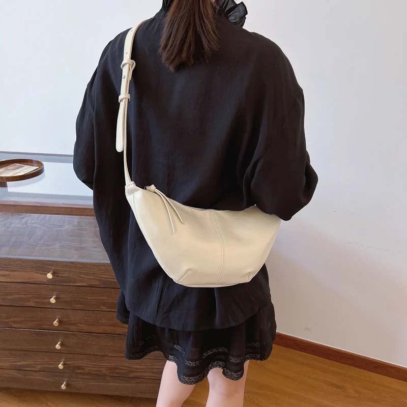 D101-120早春新款女包小众简约斜挎包