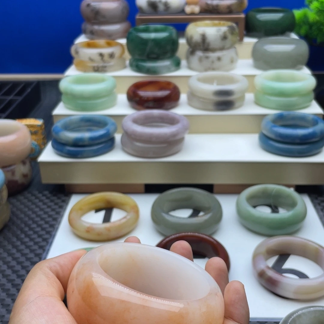 没***事石英质玉手镯未镶嵌