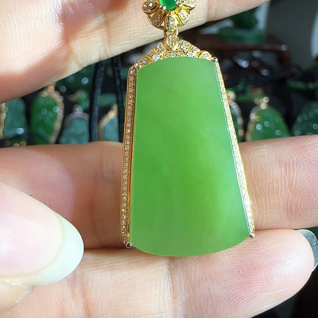 和田玉（碧玉）颈饰18K金镶嵌