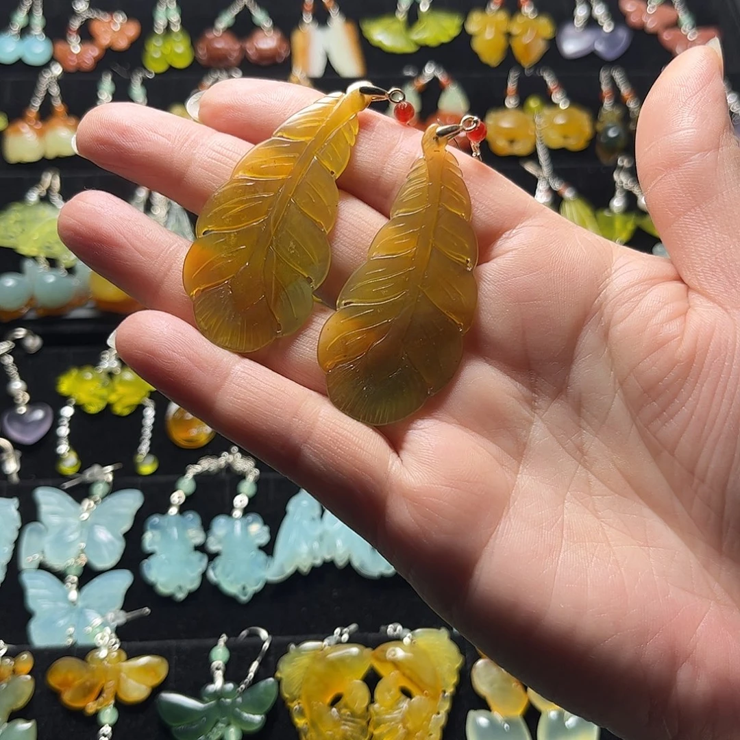 柿***意蛇纹石玉未镶嵌耳饰