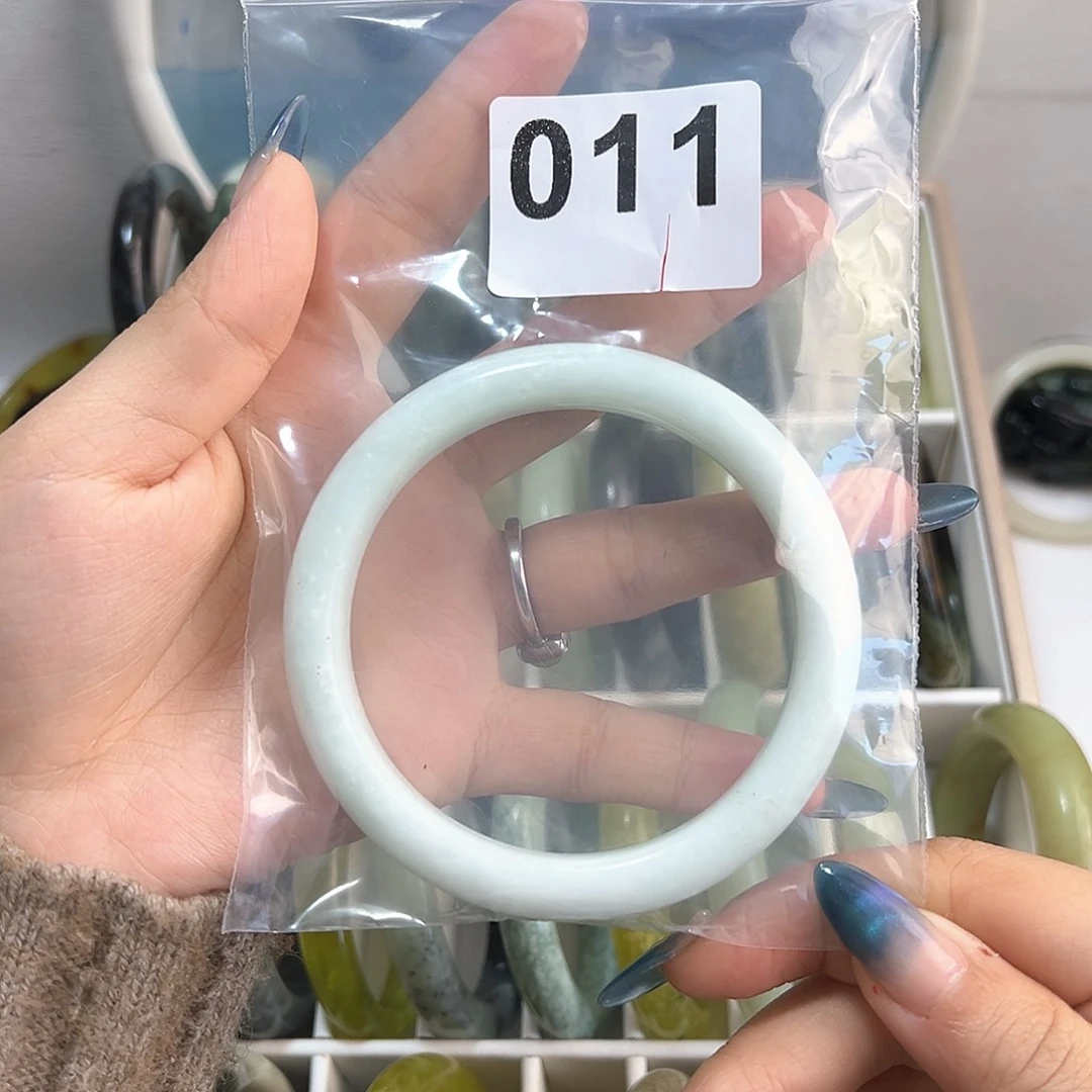 蛇纹石玉未镶嵌手镯Y****