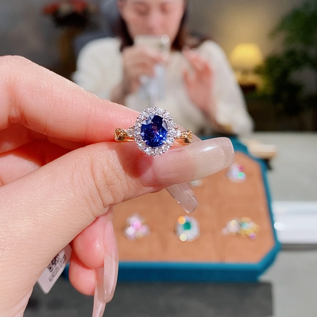 蓝宝石戒指18K金镶嵌1.9ct