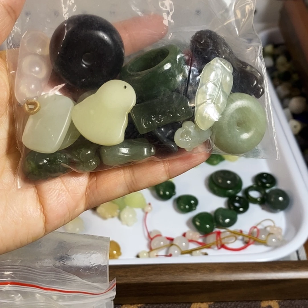 和田玉未镶嵌手链瑕疵品处理不退不换