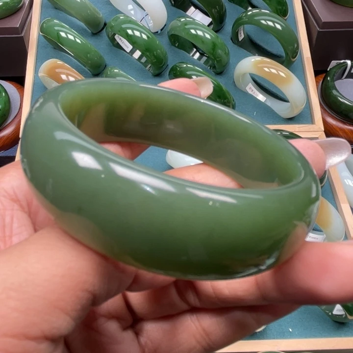 和田玉（碧玉）未镶嵌手镯