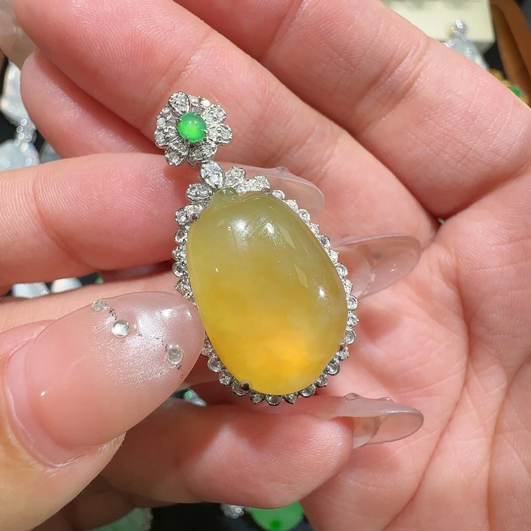 【闪购商品】颈饰18K金镶嵌翡翠