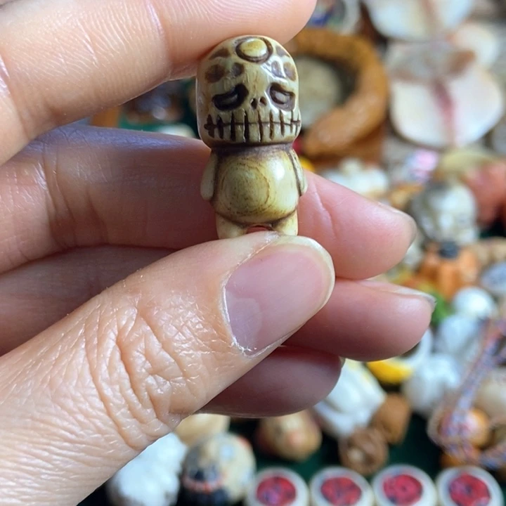 配饰驼骨雕刻阿呆一个