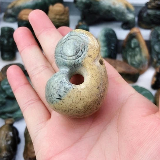 未镶嵌岫岩河磨玉（透闪石质玉）把件