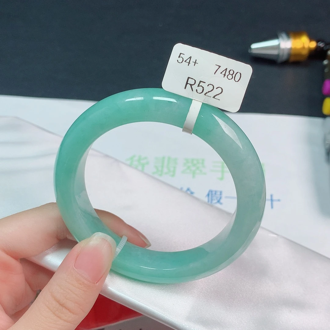 翡翠手镯未镶嵌翡翠手镯