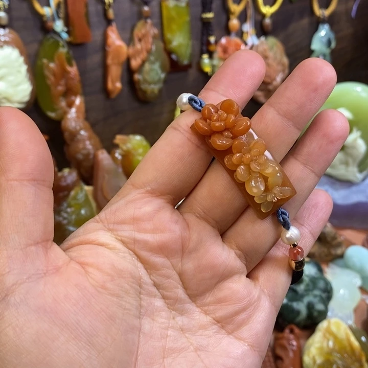 蛇纹石玉未镶嵌颈饰