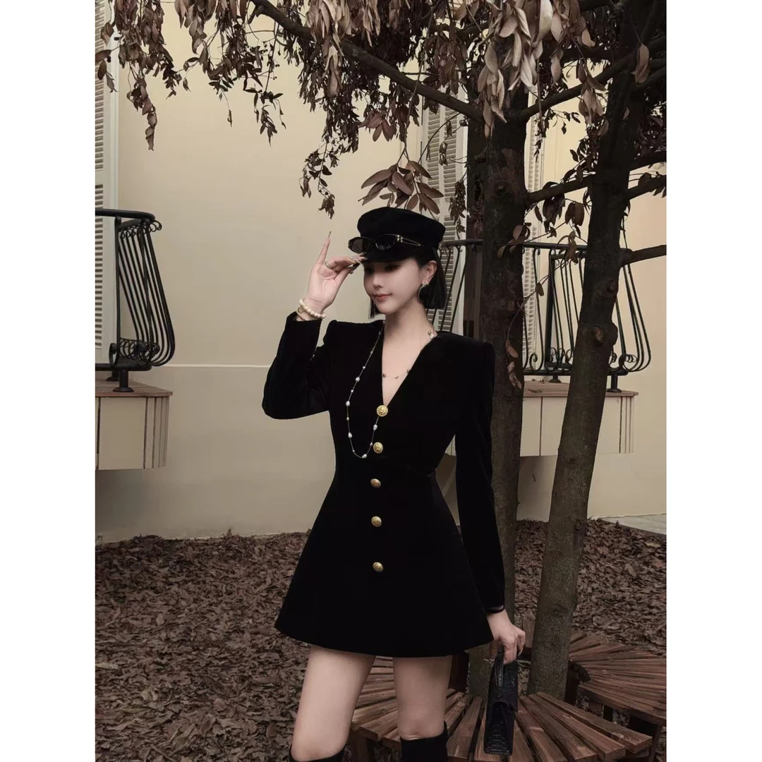 S300【骑士女神】黑色V领金扣五粒扣长袖平绒上衣