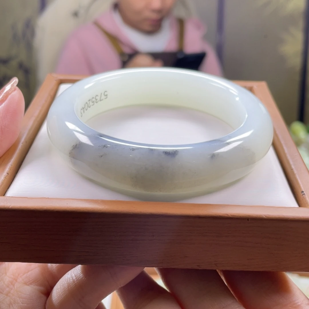 和田玉未镶嵌手镯57圈