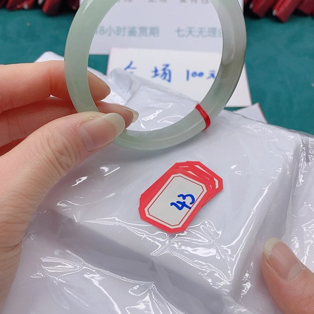 翡翠手镯未镶嵌秋****34333333333