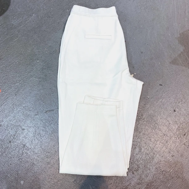 白色后边一个口袋剪刀裤（次品）果梓033