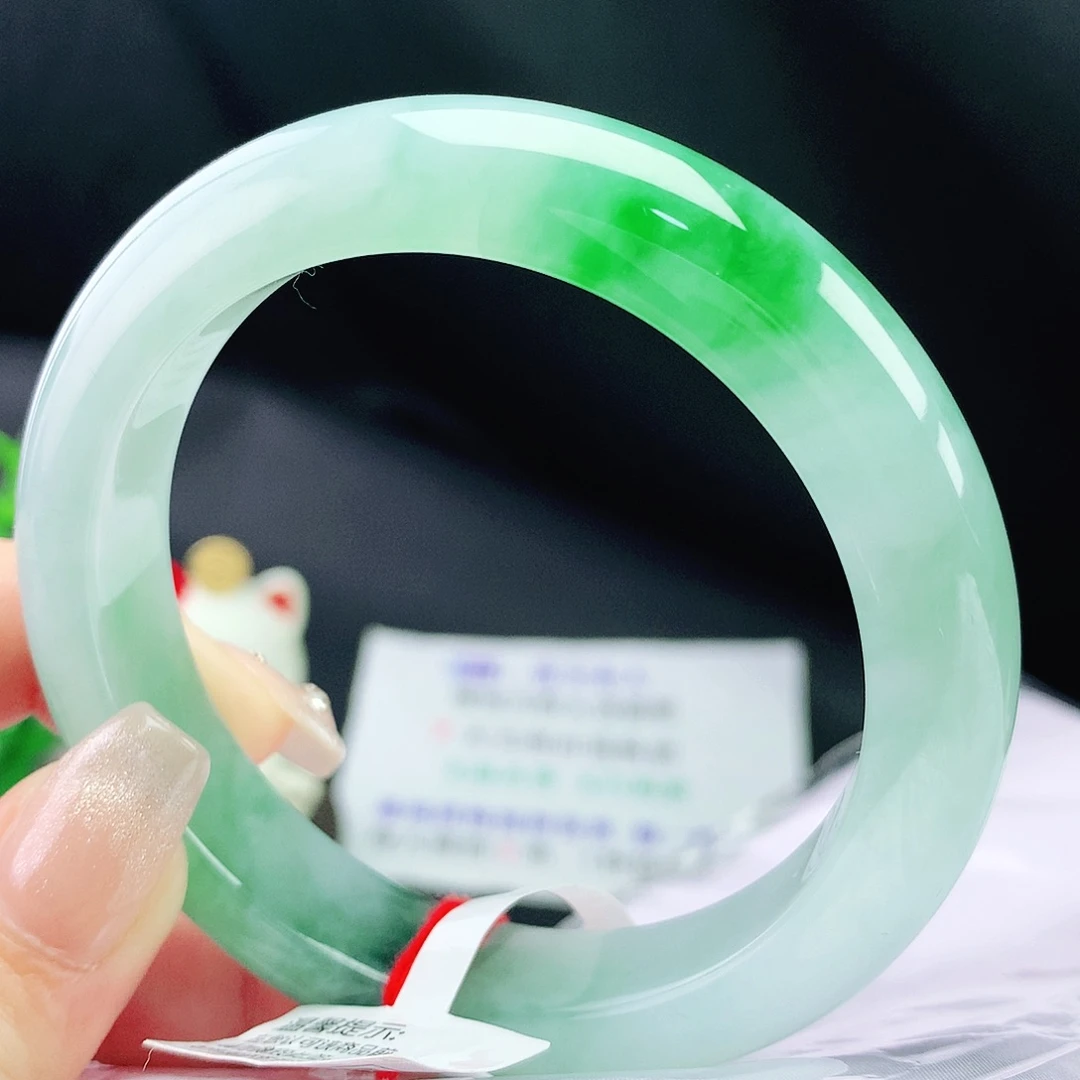 翡翠手镯未镶嵌56圈