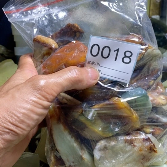 【闪购商品】蛇纹石玉未镶嵌珠宝玉器浮*丶