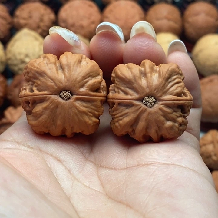 核桃精品文玩核桃手捻四方蟾