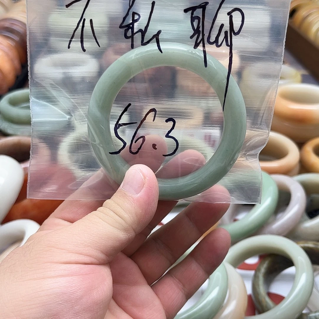 石英质玉手镯未镶嵌不*聊