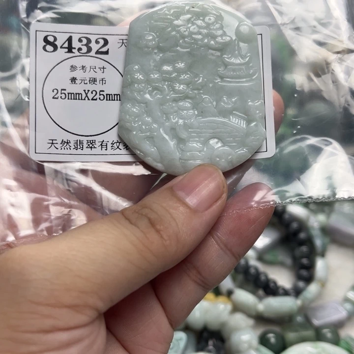 翡翠未镶嵌颈饰8432