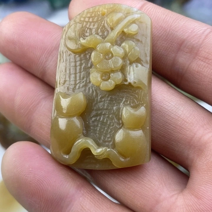 和田玉（糖玉）未镶嵌颈饰