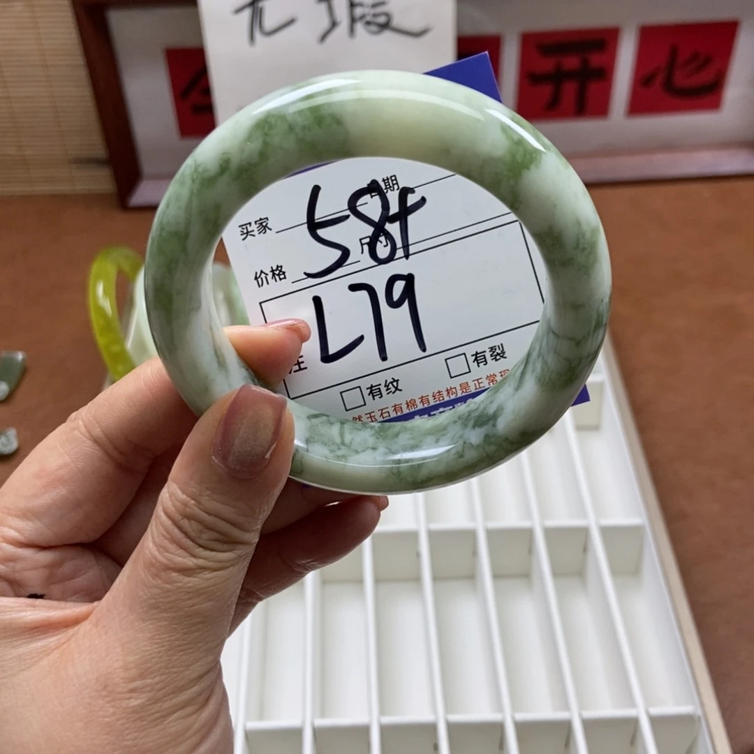 岫玉手镯手镯未镶嵌