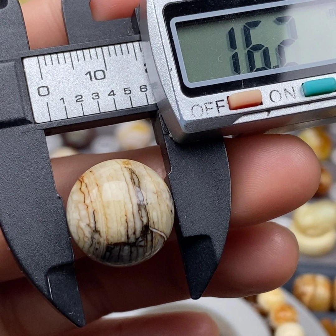 琥珀未镶嵌耳饰圆珠