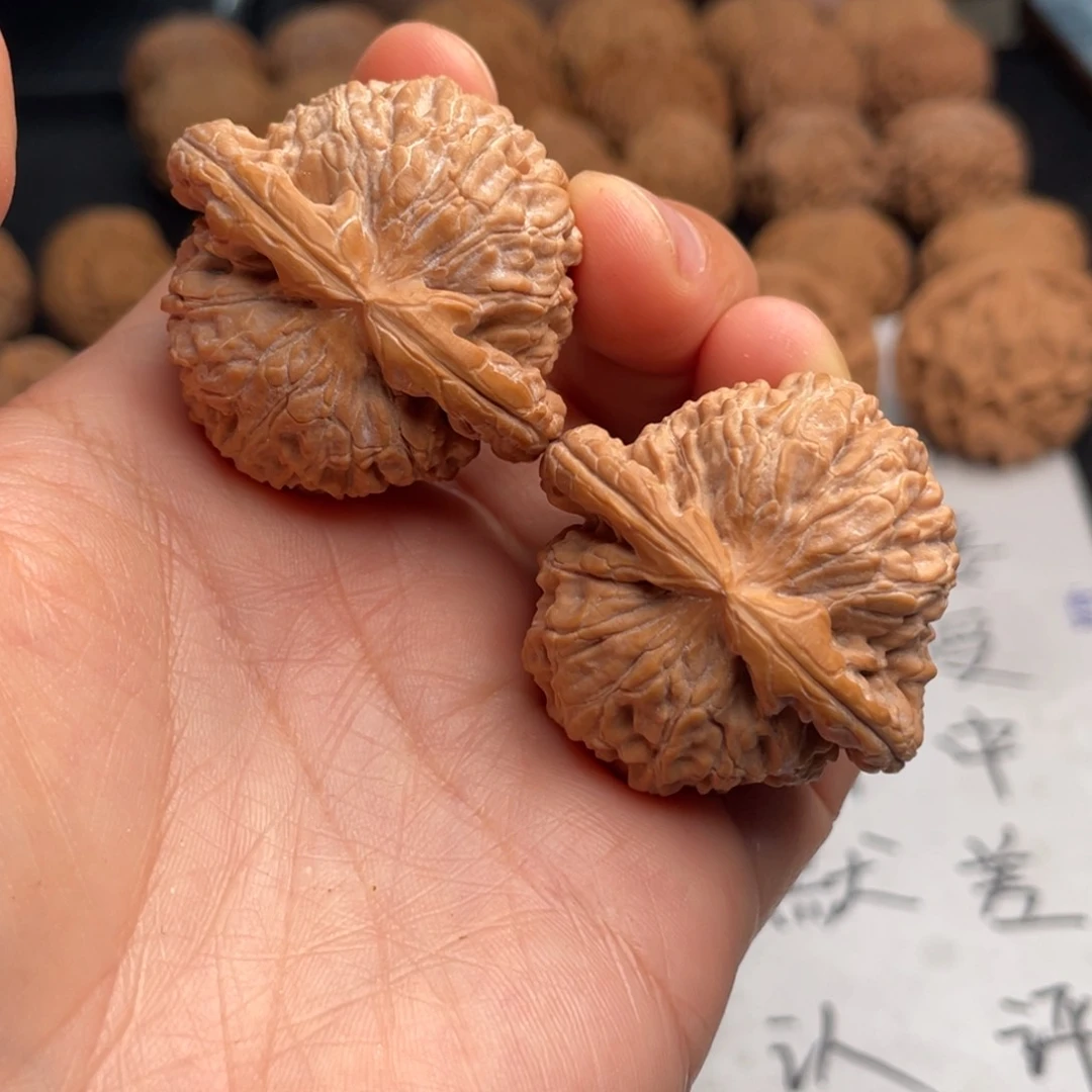 文玩核桃吊坠225。39白狮子