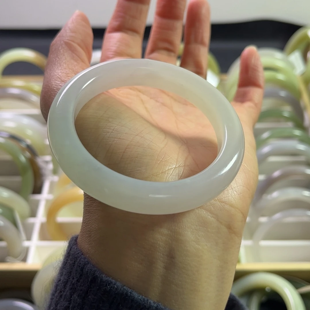 和田玉手镯55圈口未镶嵌