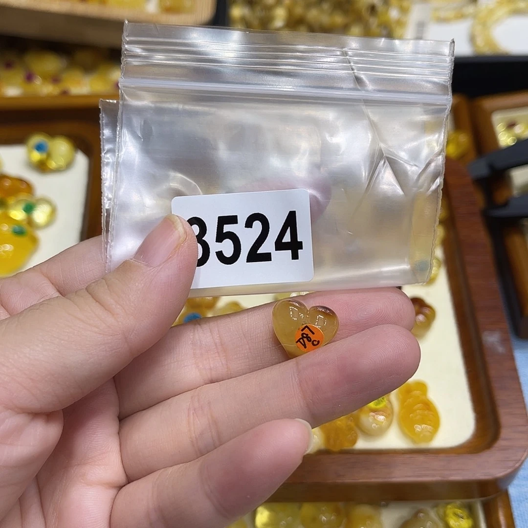 琥珀未镶嵌珠宝奇石