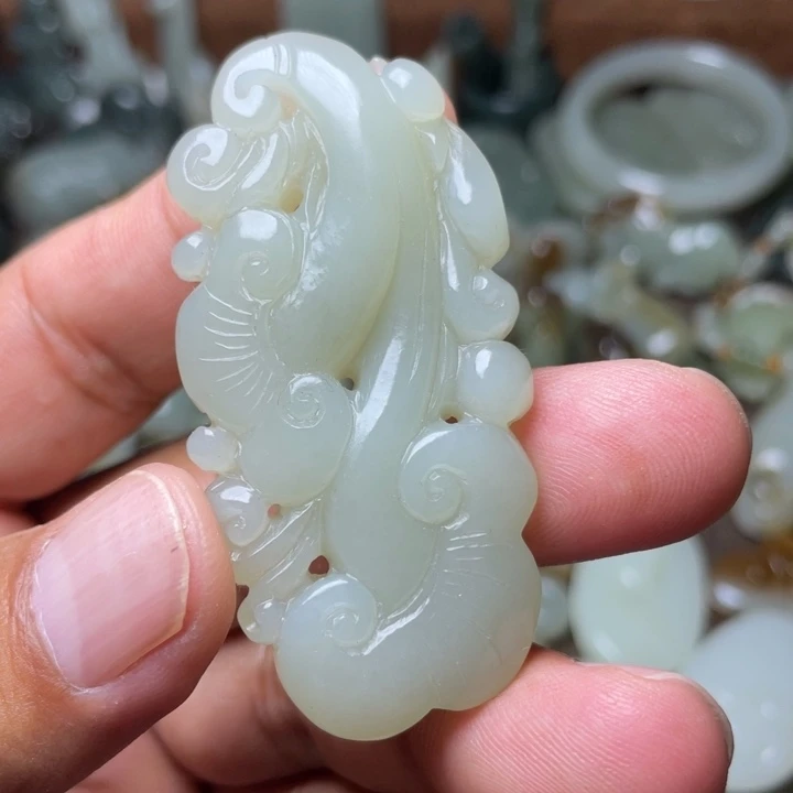 和田玉未镶嵌颈饰