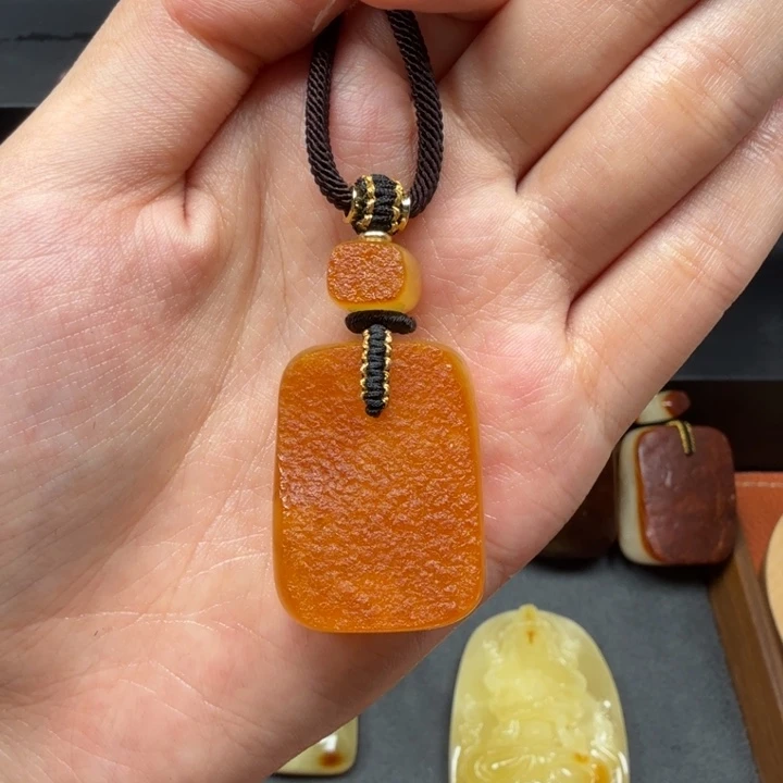 蜜蜡未镶嵌吊坠(赠链)