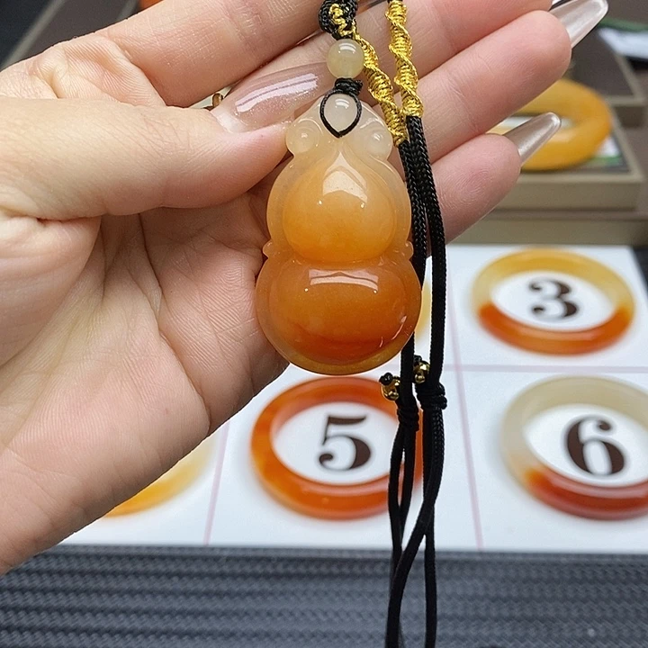 石英质玉（黄龙玉）未镶嵌吊坠