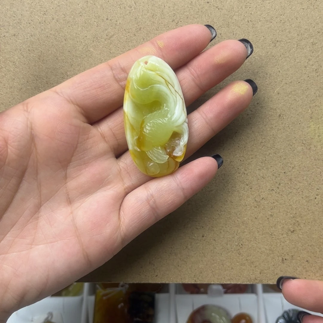 蛇纹石玉颈饰未镶嵌