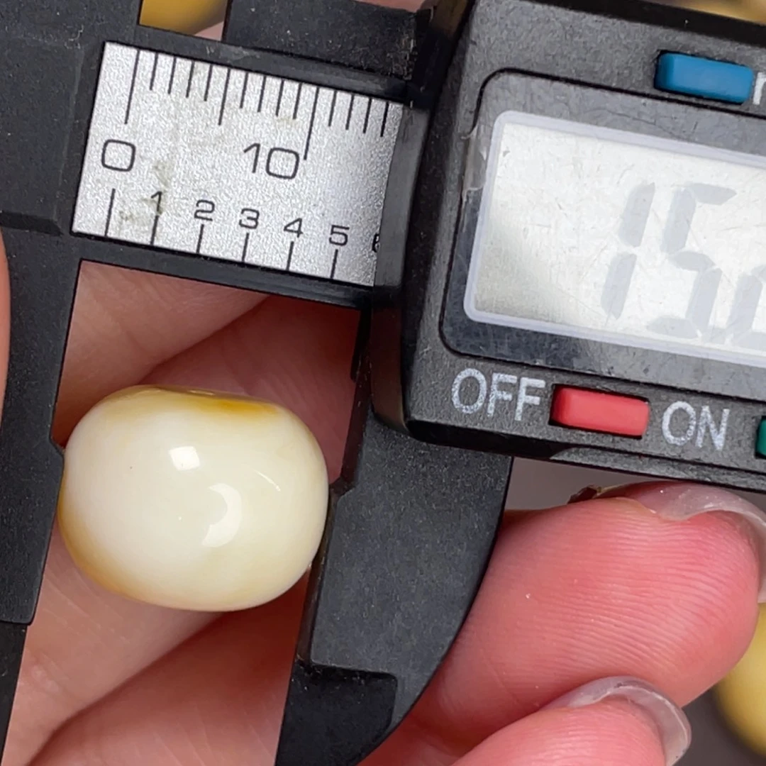 未镶嵌琥珀裸石6微瑕