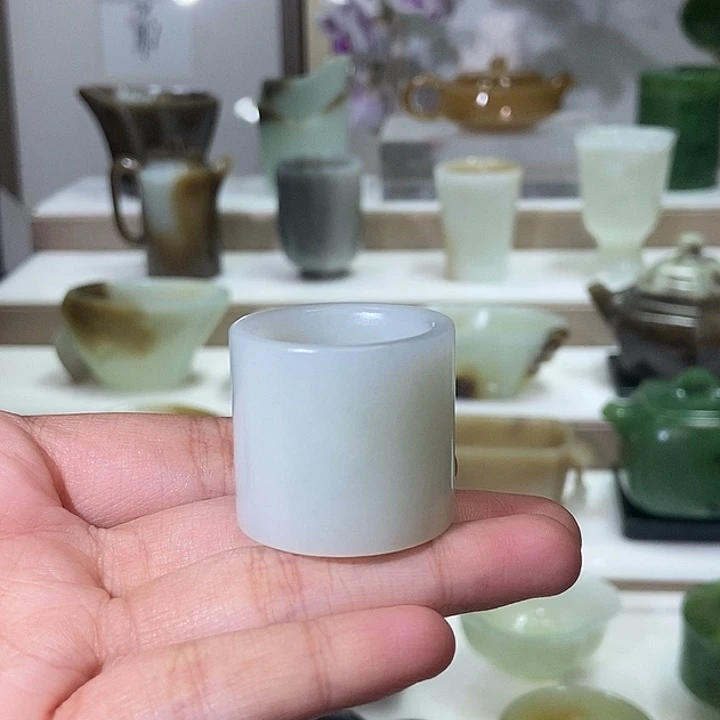 与***行和田玉未镶嵌挂件精品白玉扳指